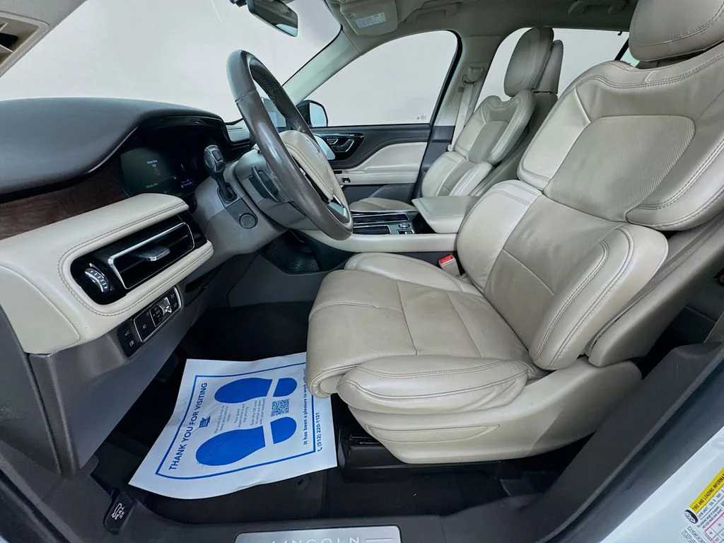 Used 2020 White Metallic Lincoln Grand Touring image 27