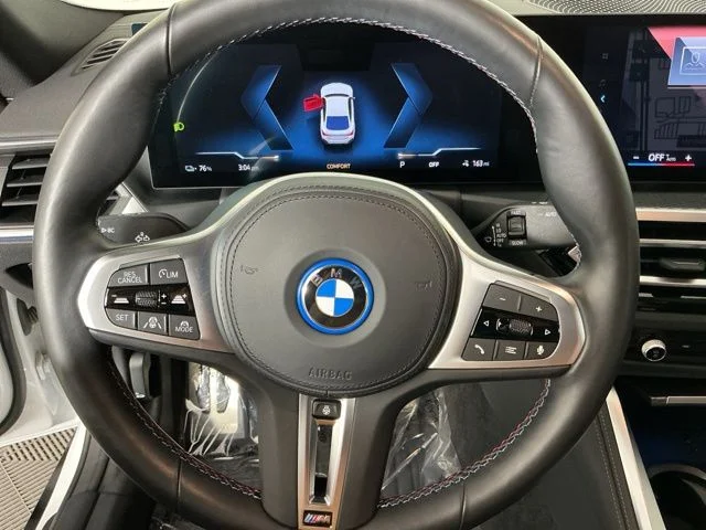 Used 2023 White BMW M50 image 18