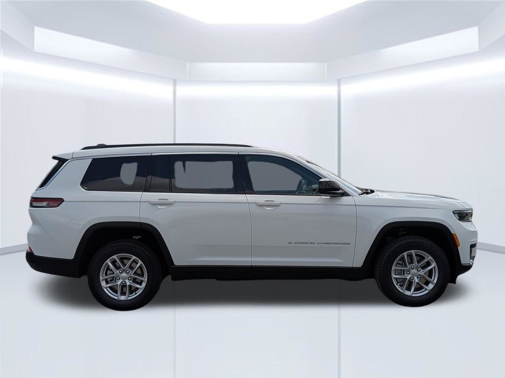 New 2026 Bright White Clear-Coat Exterior Paint Jeep Laredo image 8