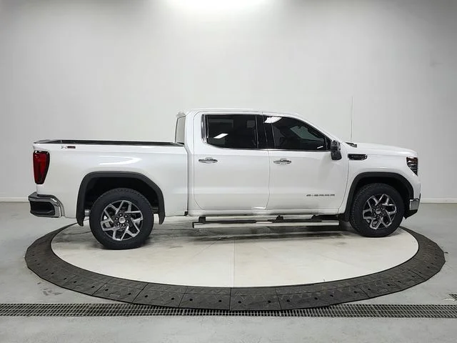 Used 2023 White GMC SLT image 8