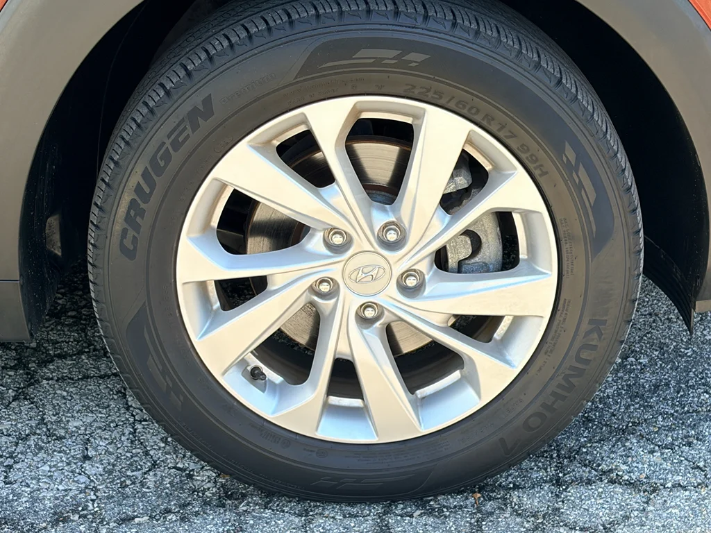 Used 2019 Gemstone Red Hyundai SE image 9