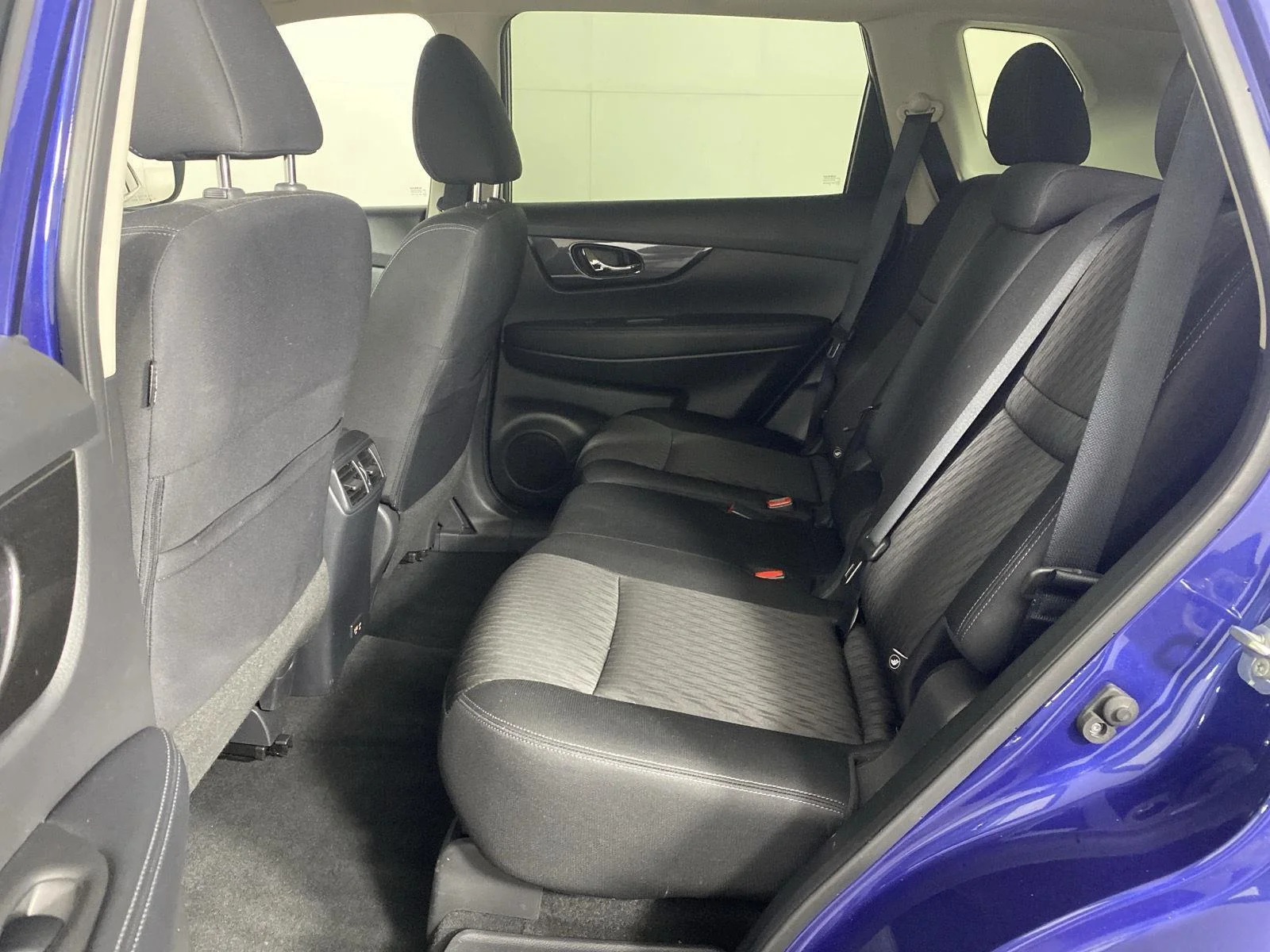 Used 2020 Caspian Blue Metallic Nissan SV image 23