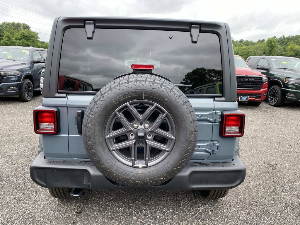 New 2026 Anvil Clear-Coat Exterior Paint Jeep Sport S image 4