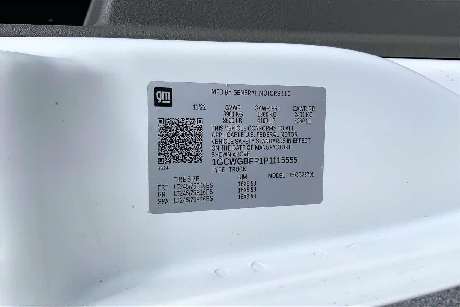 Used 2023 Summit White Chevrolet  image 33