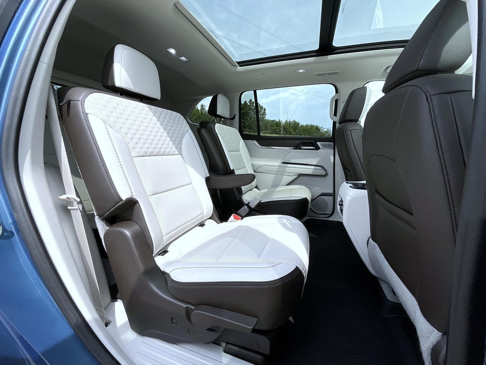 Used 2024 Blue GMC Denali image 21