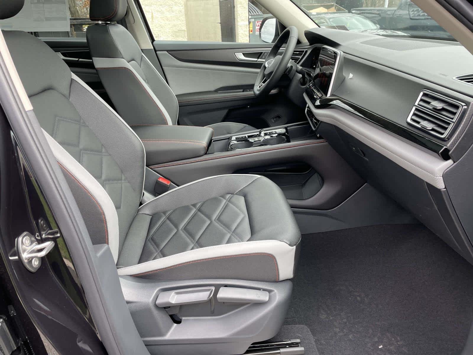 New 2026 Deep Black Pearl Volkswagen 2.0T Peak Edition image 22