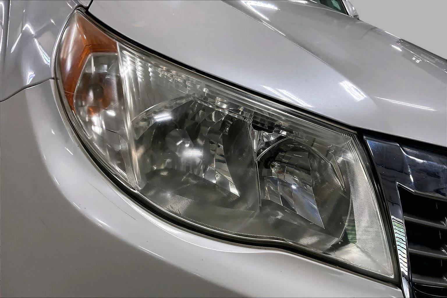 Used 2010 Satin White Pearl Subaru 2.5X Limited image 27