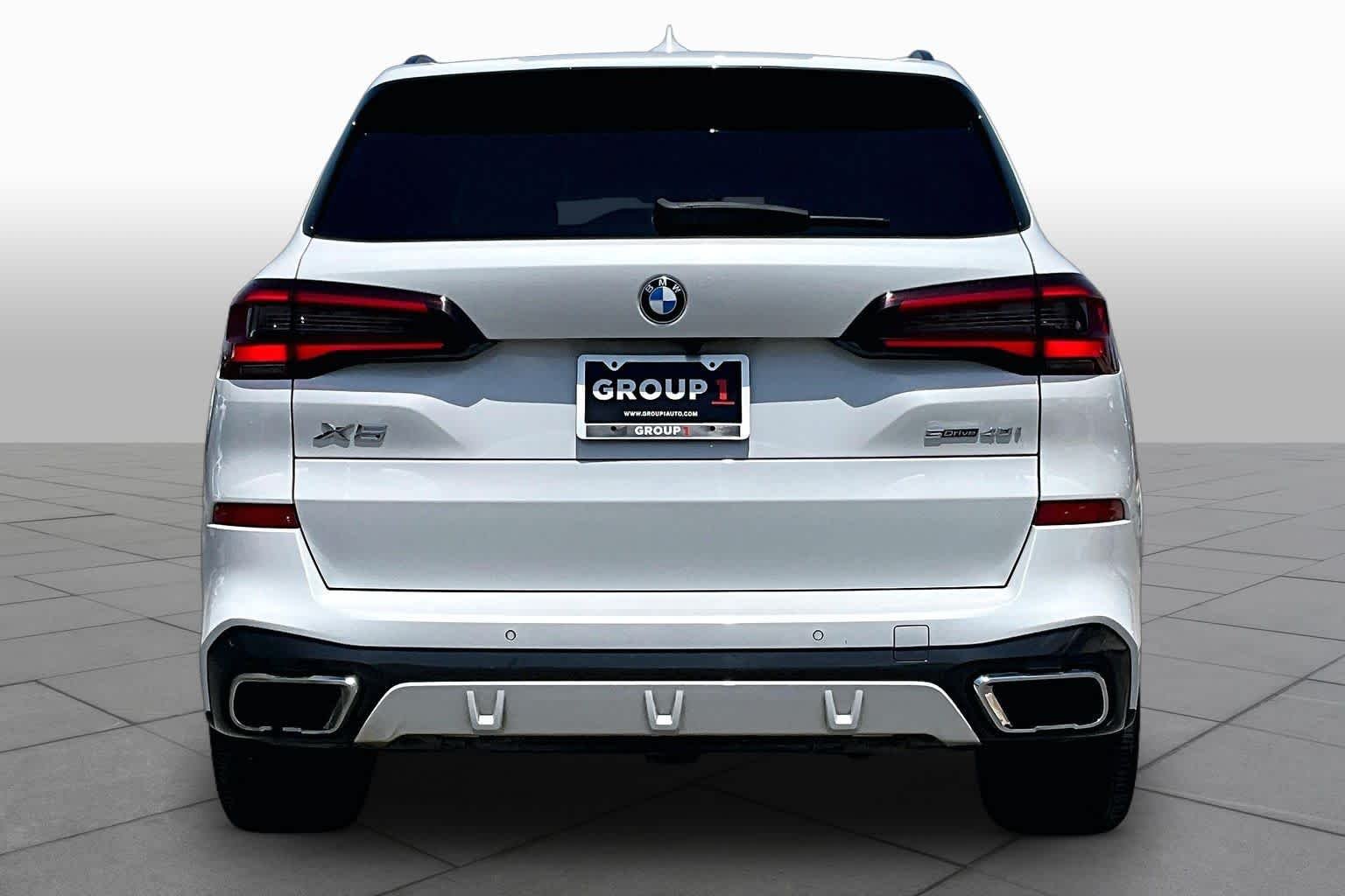 Used 2022 Mineral White Metallic BMW sDrive40i image 5