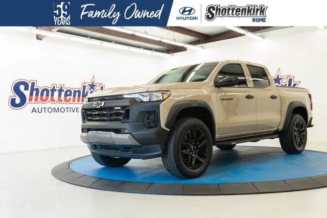 2024 Chevrolet Colorado 4WD Trail Boss Crew Cab Short Box's photo