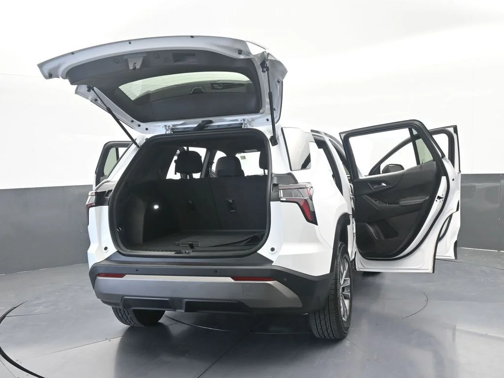 Used 2025 Summit White Chevrolet LT image 78