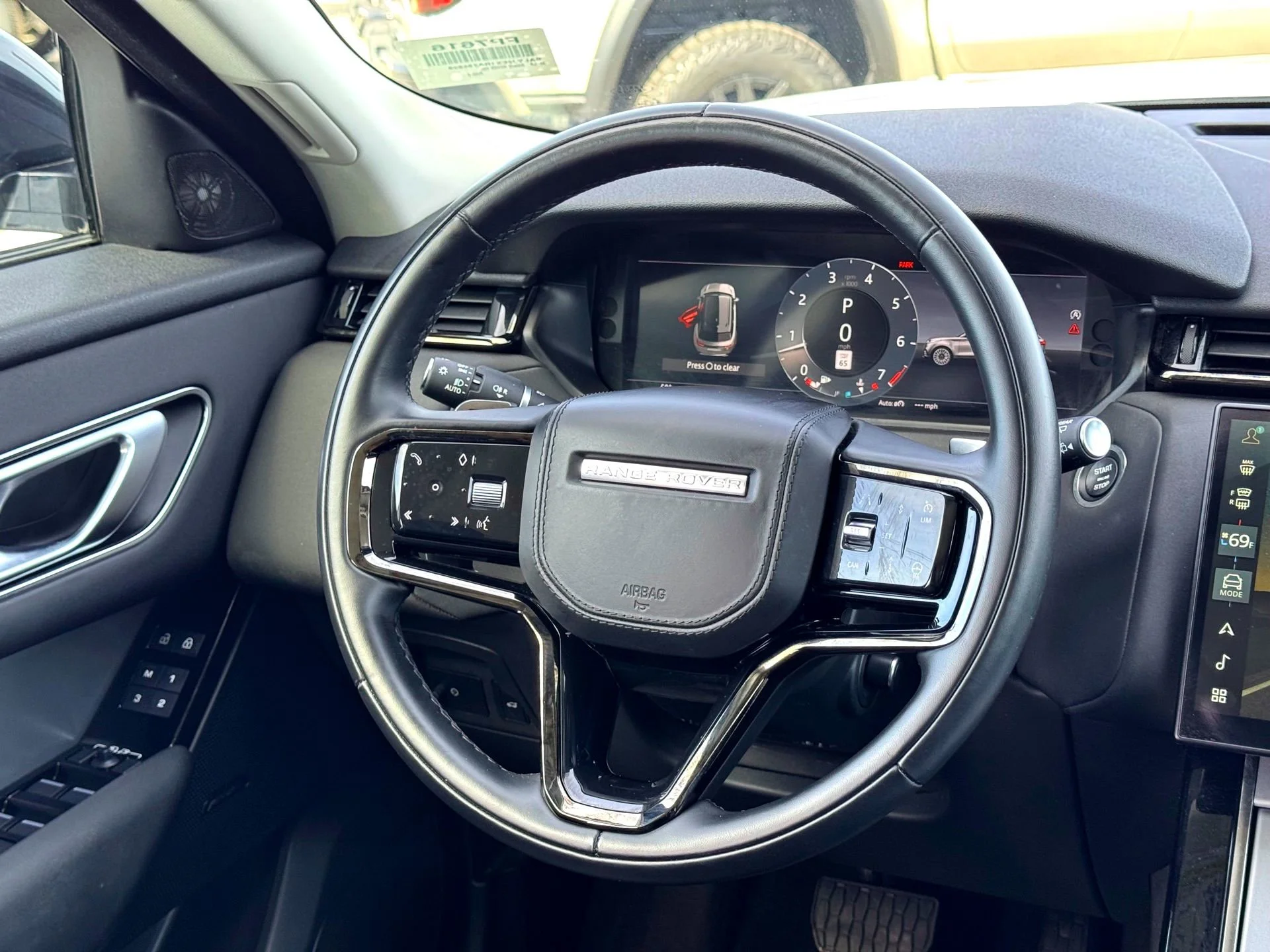 Used 2024  Land Rover S image 24
