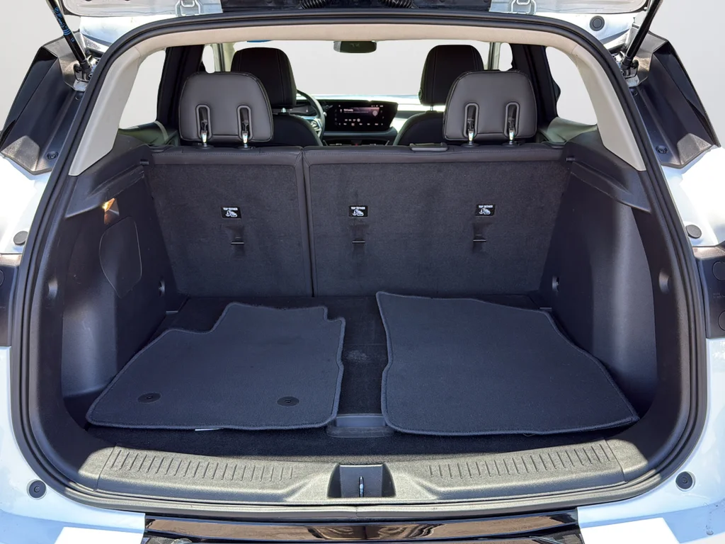 Used 2024 White Buick Sport Touring image 29