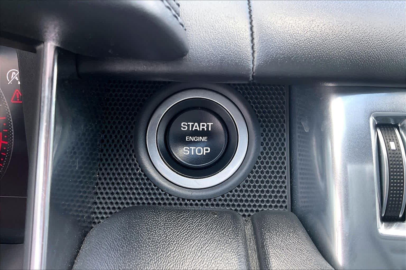 Used 2020 Ligurian Black Metallic Land Rover SVR image 32