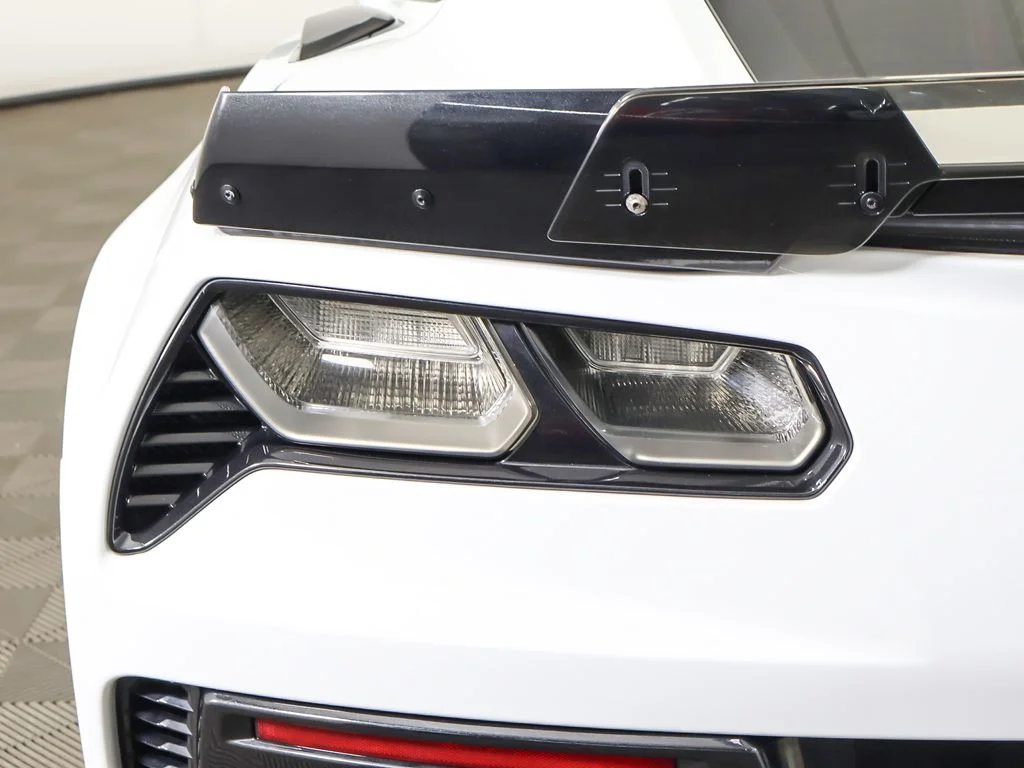 Used 2017 Arctic White Chevrolet Z06 image 15