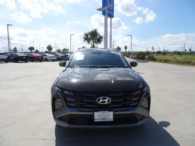Used 2025 Green Hyundai SEL image 2