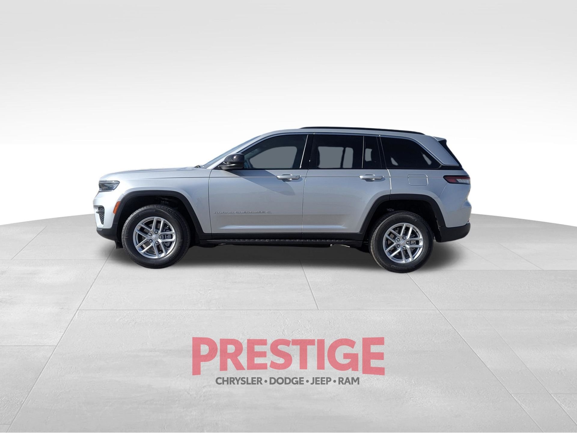 New 2026 Silver Zynith Exterior Paint Jeep Laredo X image 11