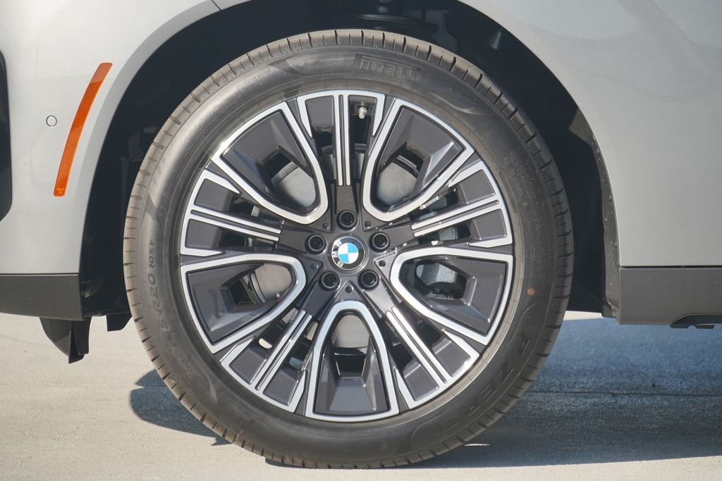 Used 2026 Gray Metallic BMW 30 xDrive image 5