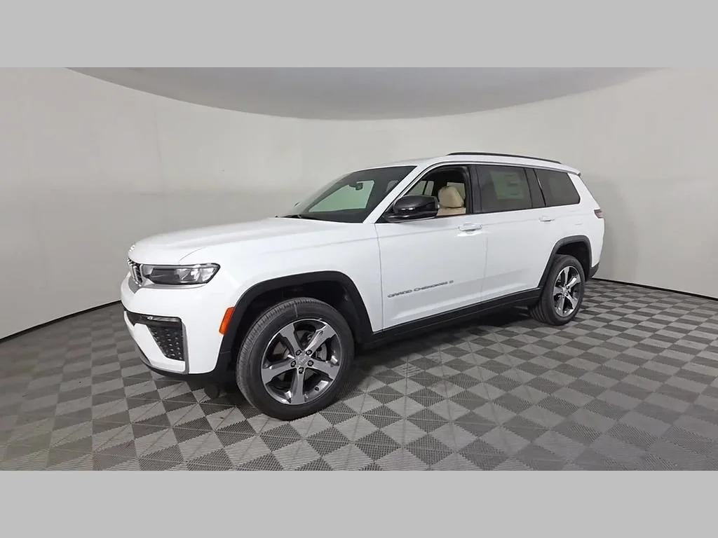New 2026 Bright White Clear-Coat Exterior Paint Jeep Limited image 43