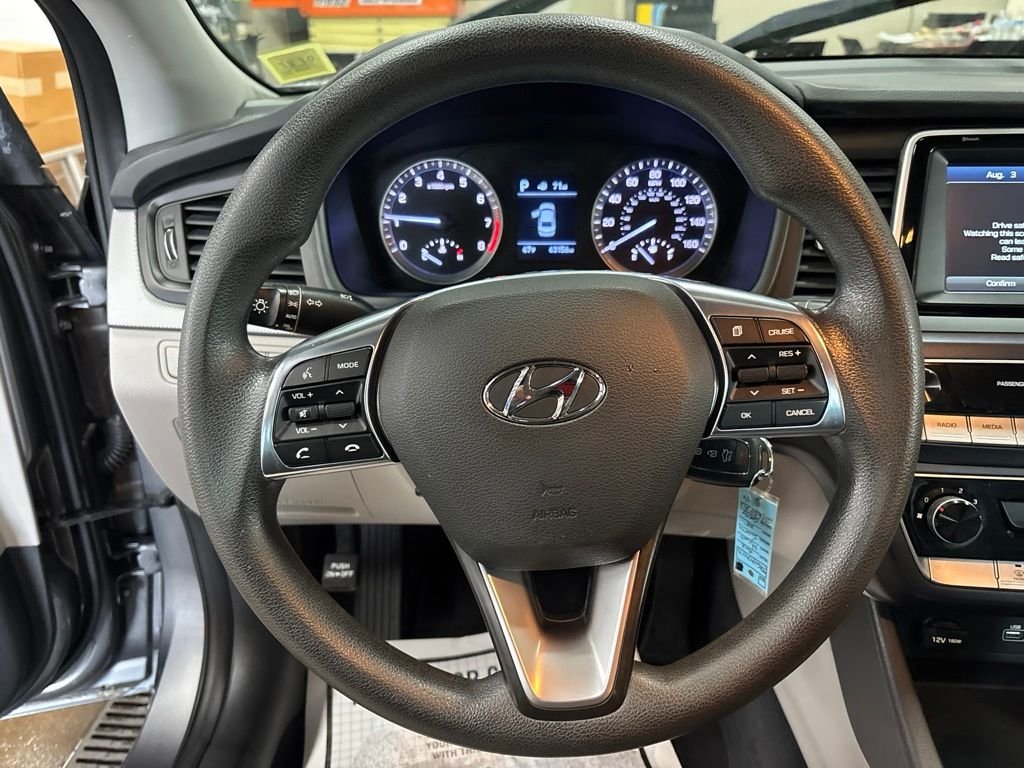 Used 2018 Gray Hyundai SE image 18