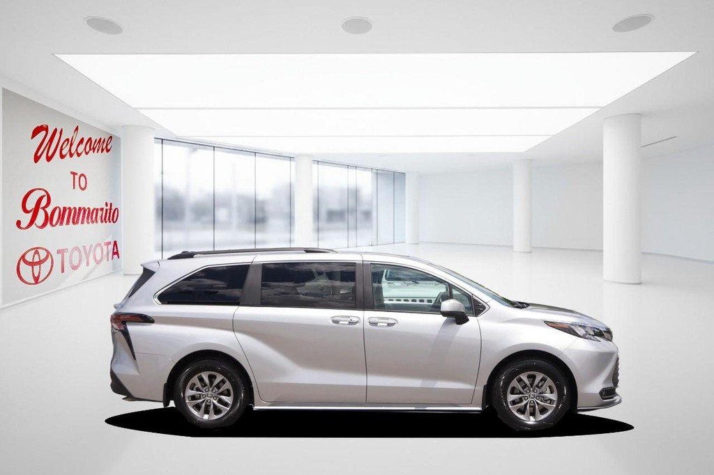 Certified Used 2025 Celestial Silver Metallic Toyota XLE FWD 8-Passenger (Natl) image 5