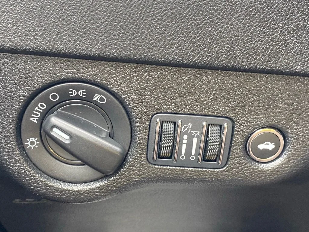 Used 2023 Gray Dodge SXT image 23