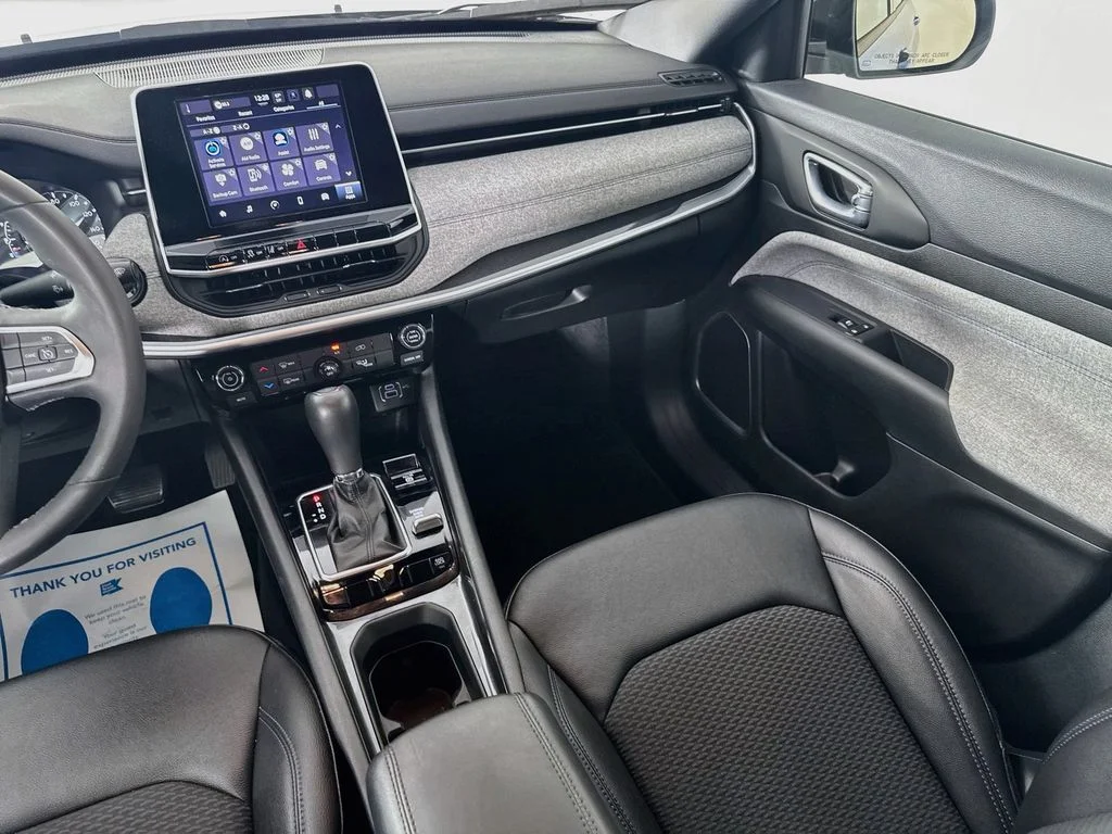 Used 2025 Blue Jeep Latitude image 27
