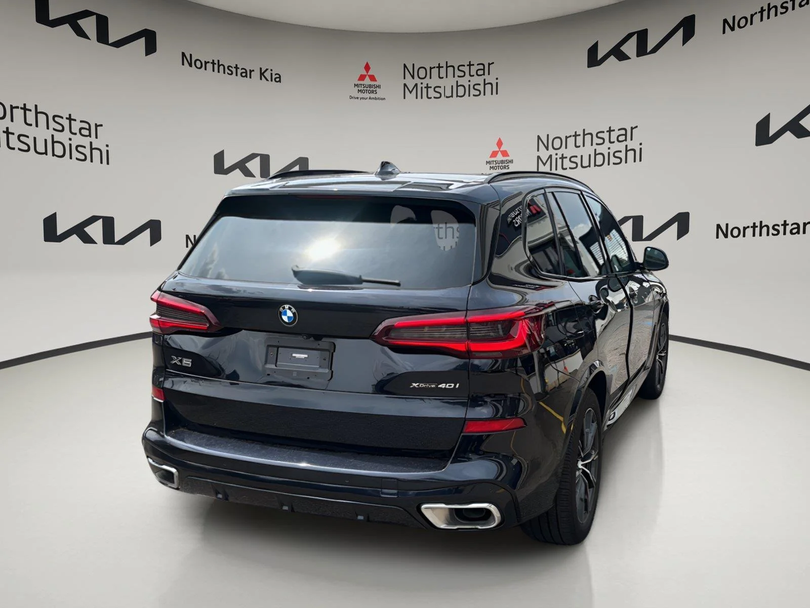 Used 2023 Carbon Black Metallic BMW xDrive40i image 11