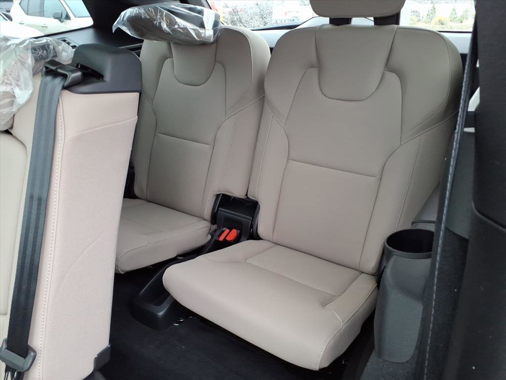 New 2026 Crystal White Volvo Plus image 7
