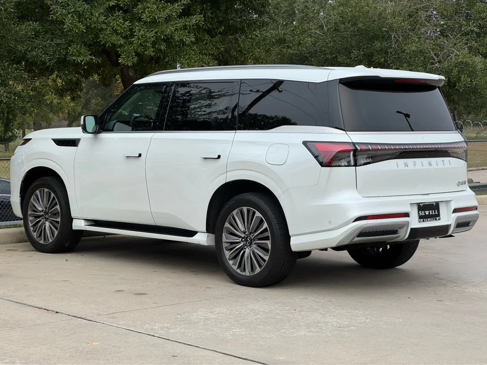 2025 INFINITI QX80 Sensory 4WD - Photo 8