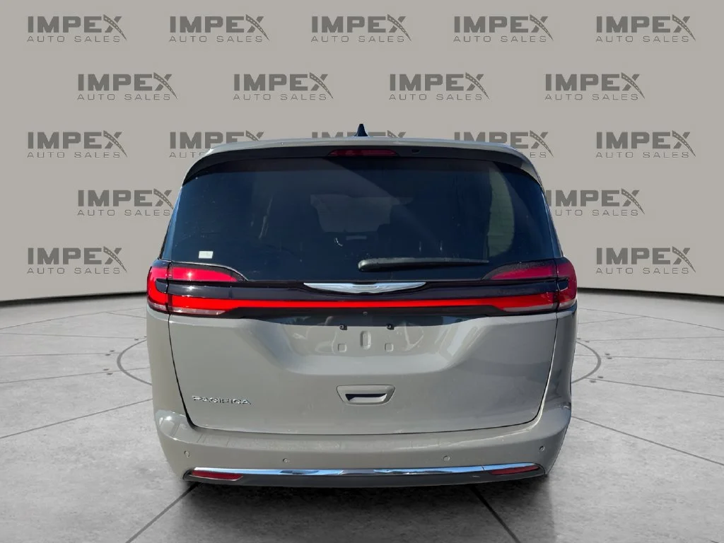 Used 2023 White Chrysler Touring L image 4