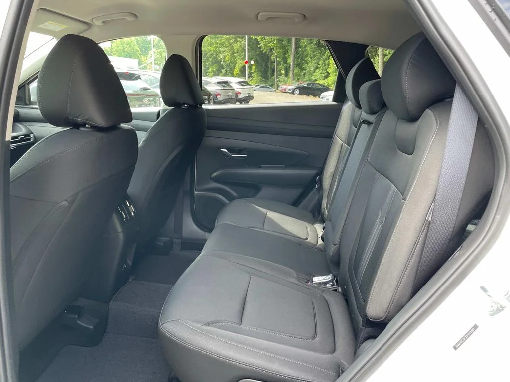 New 2025 White Hyundai SEL image 13
