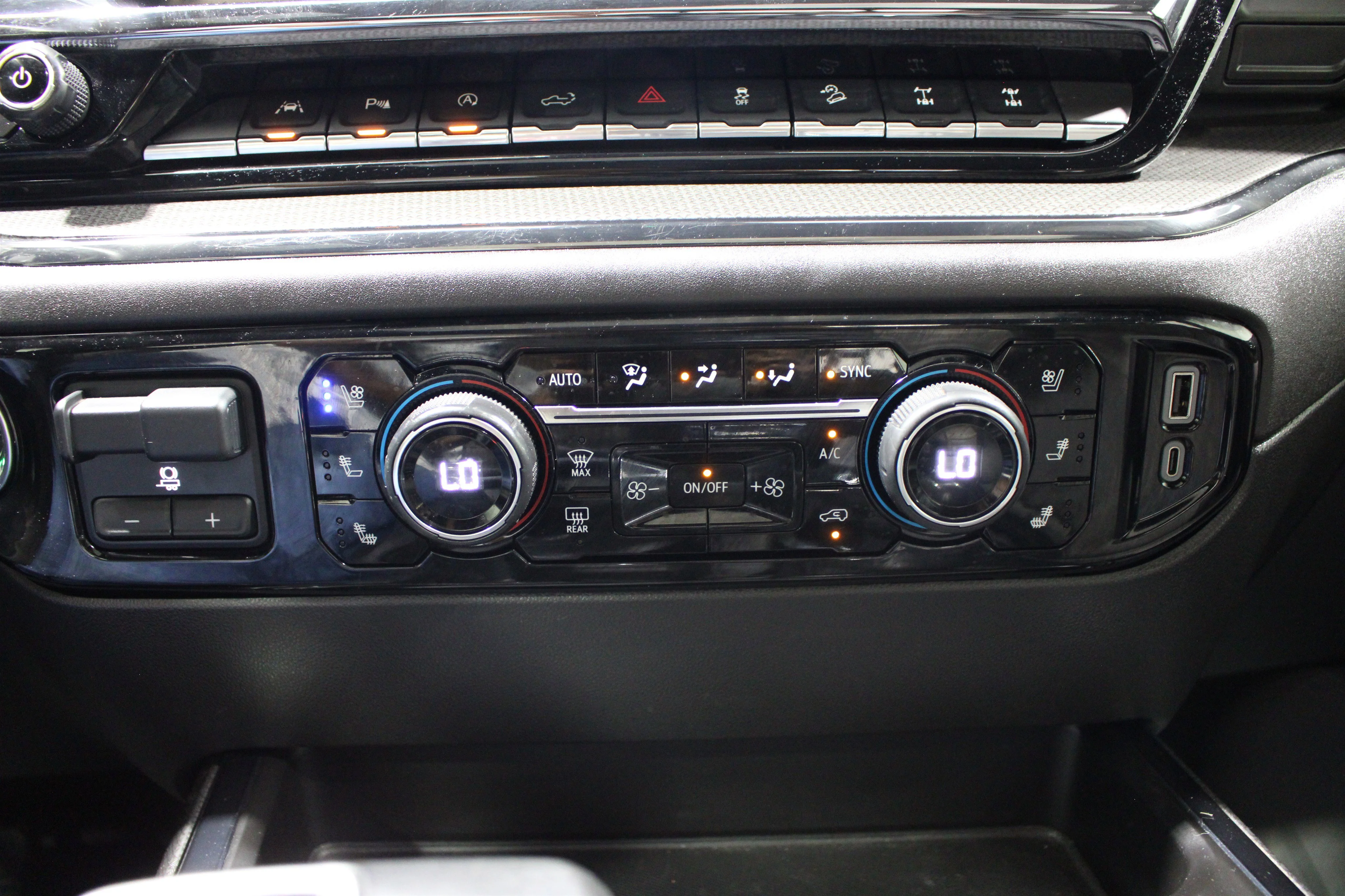 2024 Chevrolet Silverado 1500 ZR2 - Photo 17