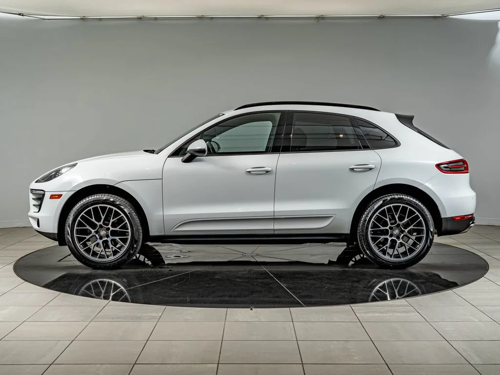 Used 2018 White Porsche  image 2