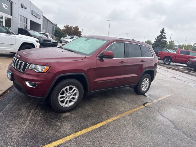 Used 2018 Red Jeep Laredo image 2