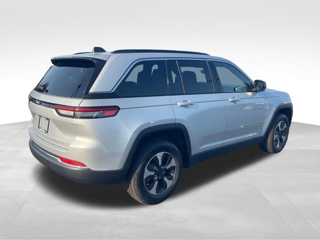 Used 2024 Silver Jeep 4xe image 5