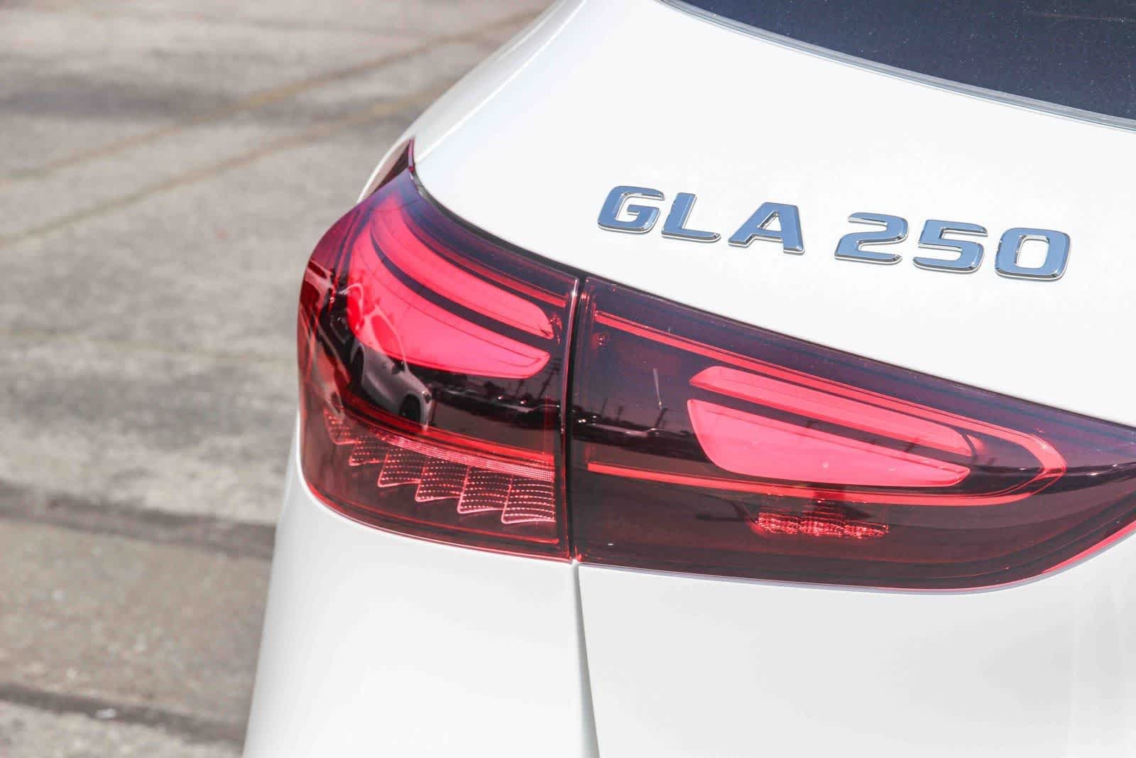 New 2026 Polar White Mercedes-Benz GLA 250 image 7