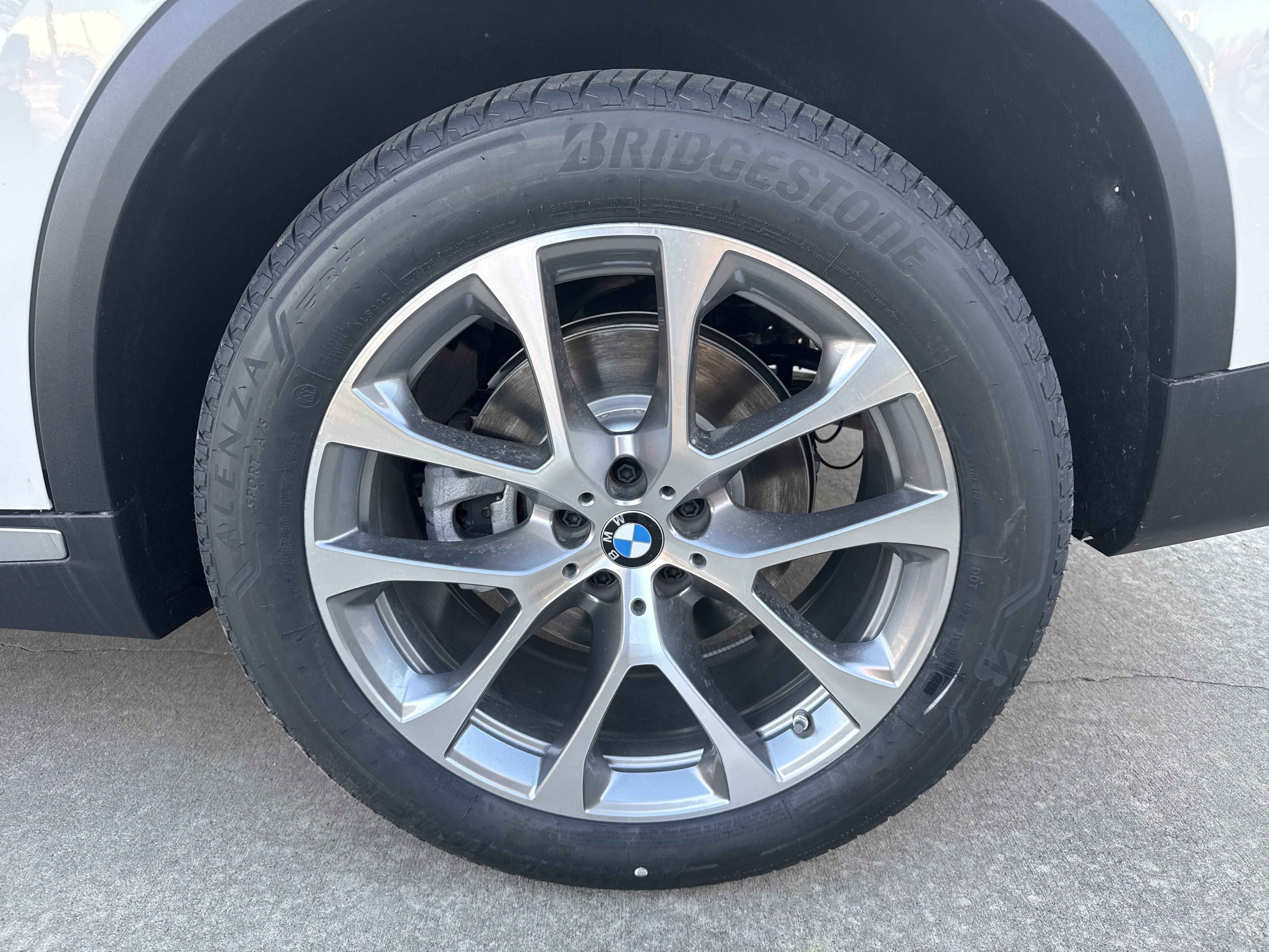 New 2026 0300 Alpine White BMW xDrive40i image 29