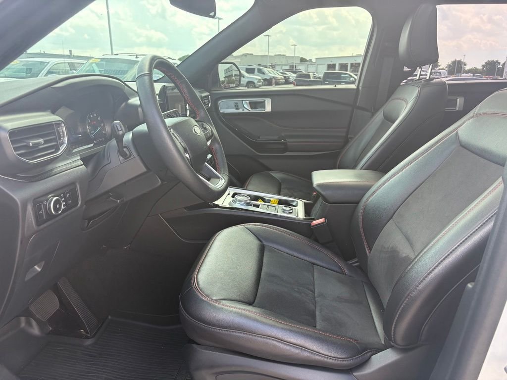 Used 2024 White Metallic Ford ST-Line image 12