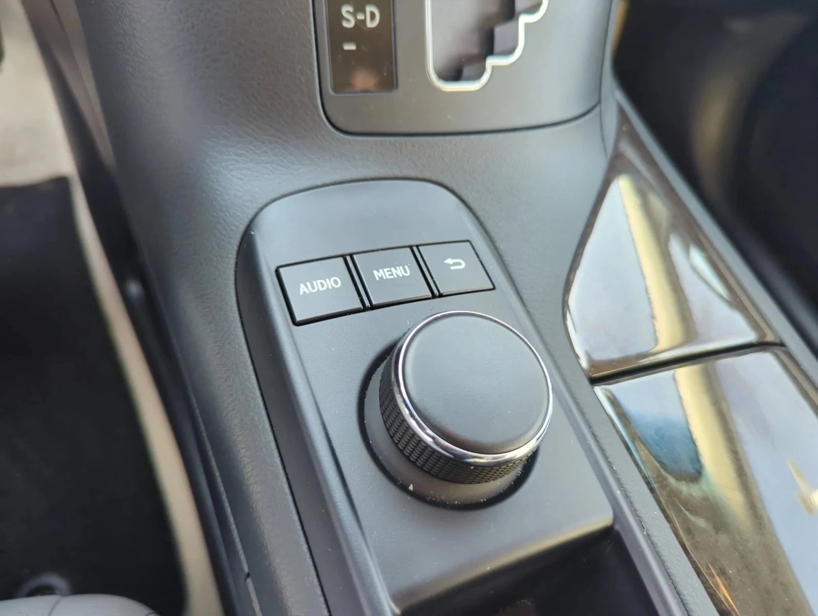 Used 2015 Obsidian Lexus  image 25