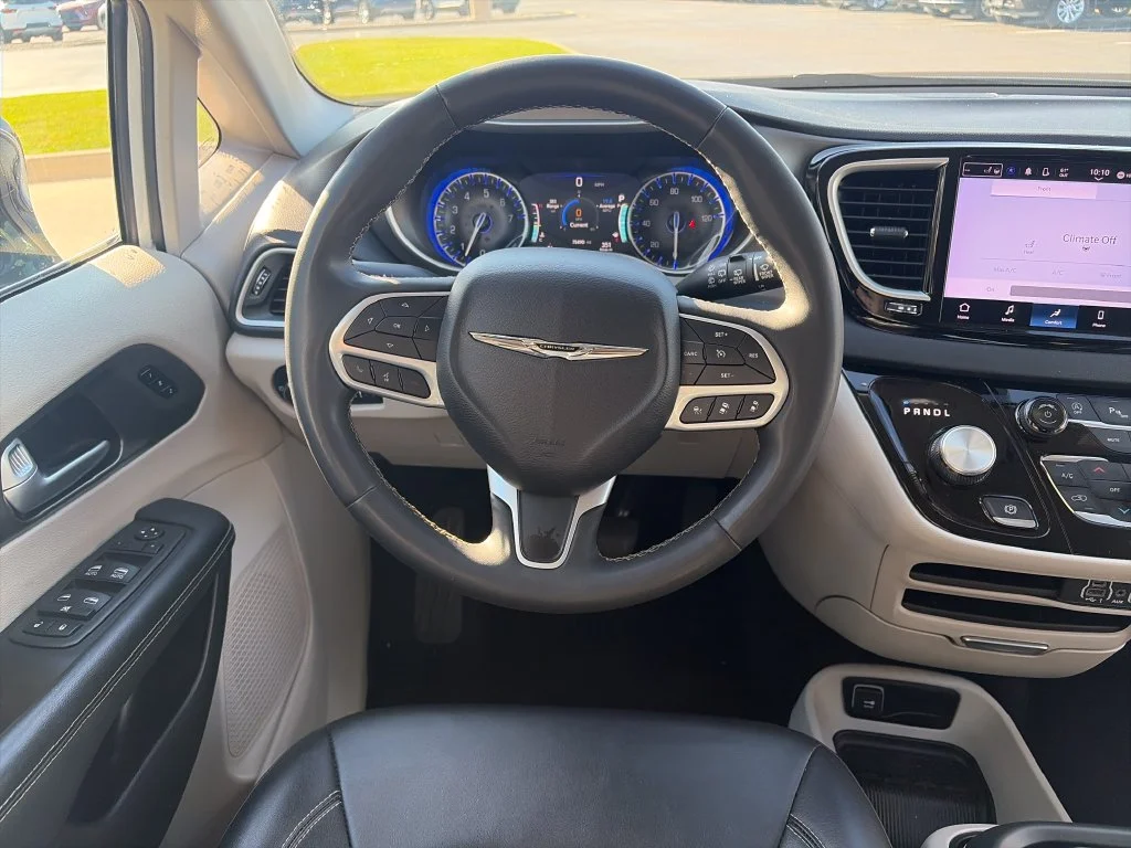 2024 Chrysler Pacifica Touring L - Photo 12