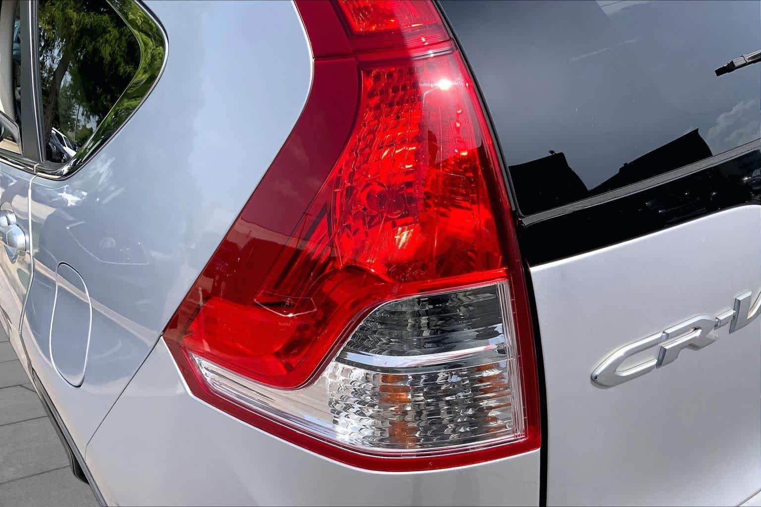 Used 2013 Alabaster Silver Metallic Honda EX-L image 29