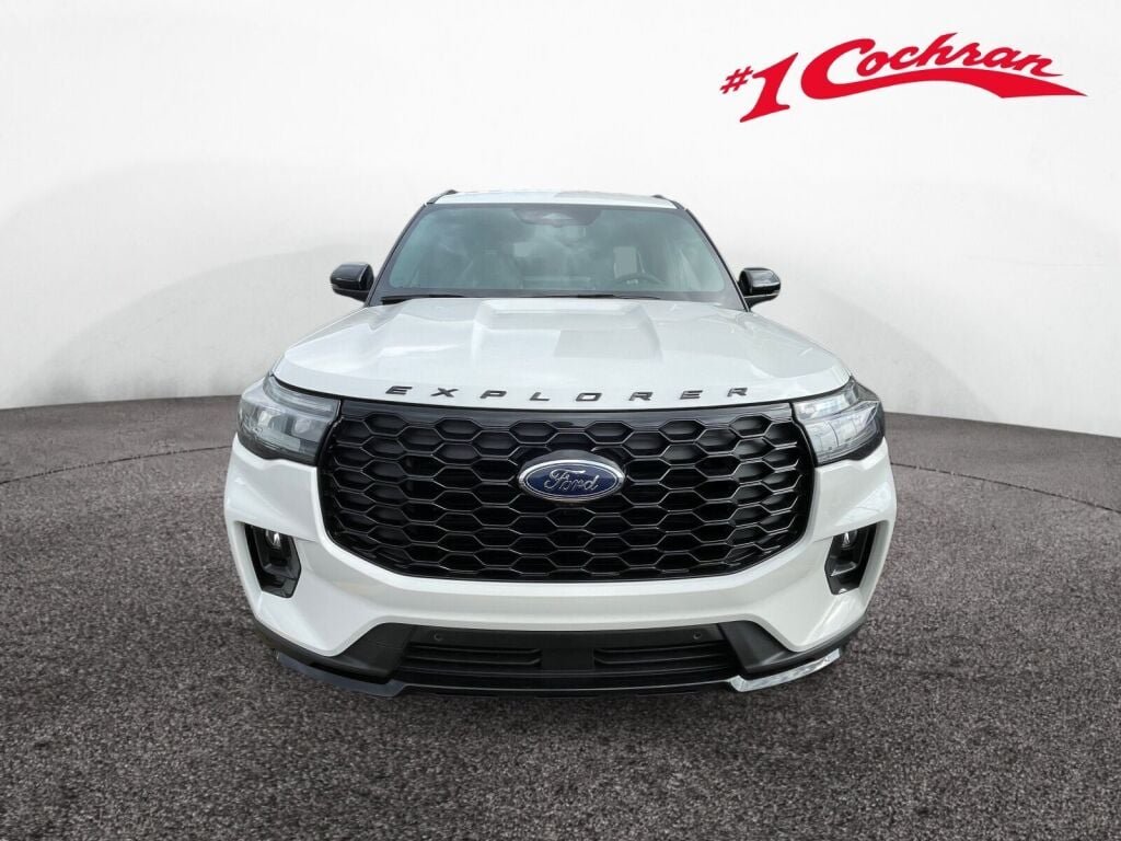 New 2026 Star White Metallic Tri-Coat Ford ST-Line image 2