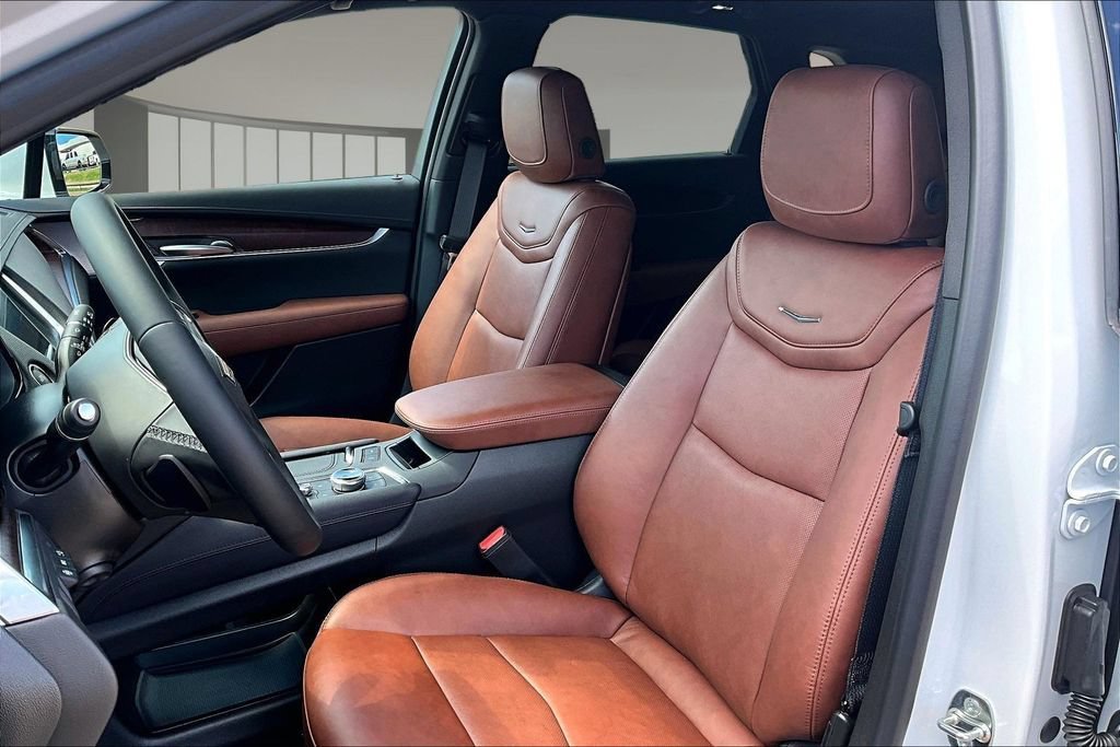 New 2026 Crystal White Tricoat Cadillac Premium Luxury image 9
