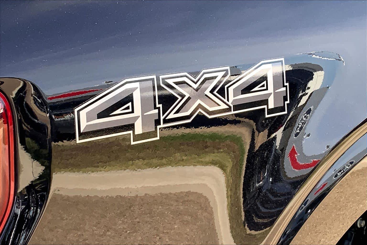 Used 2025 Agate Black Metallic Ford LARIAT image 10
