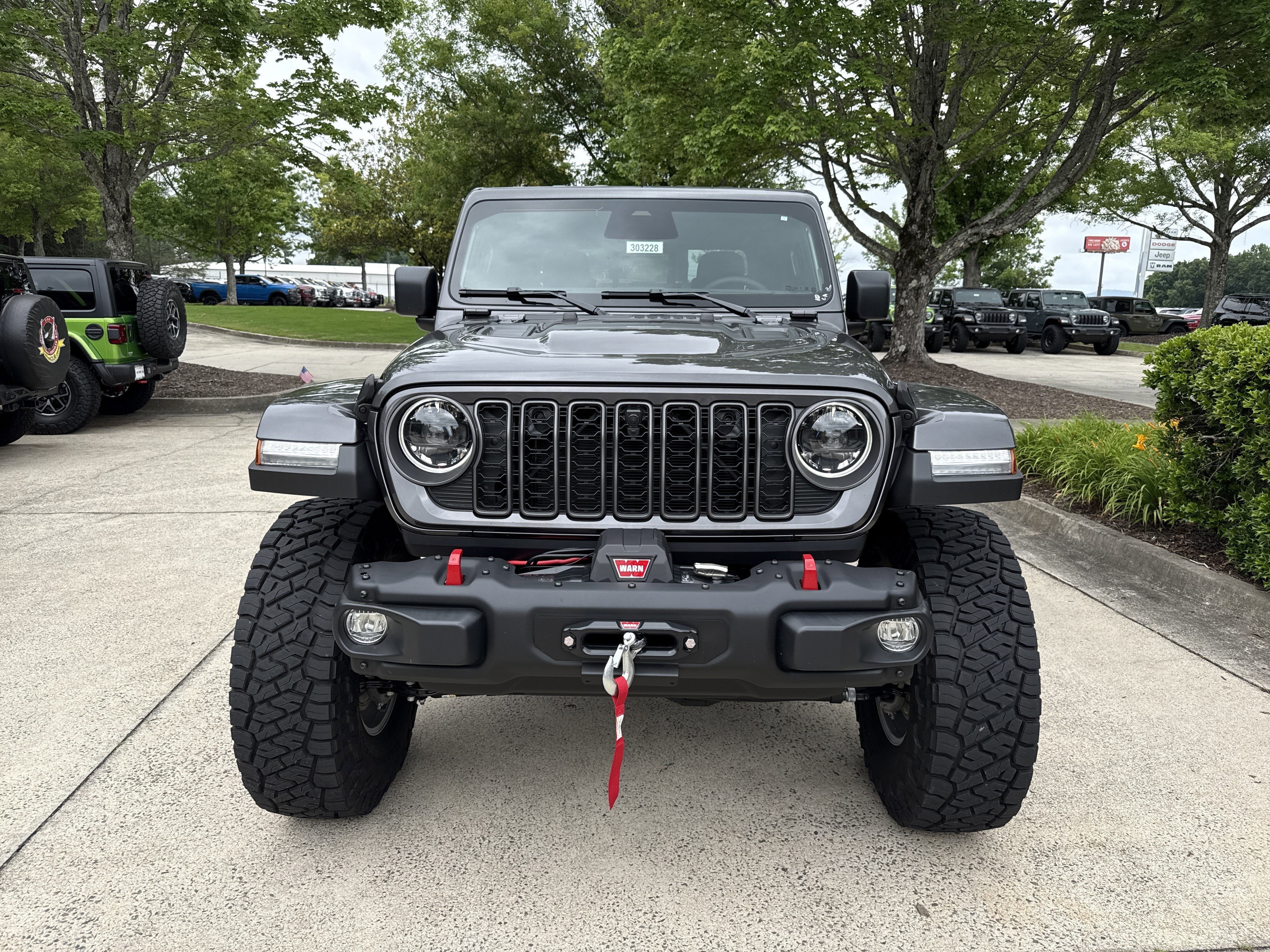 New 2026 Granite Crystal Metallic Clearcoat Jeep Rubicon X image 2