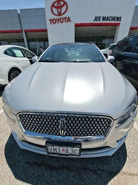 Used 2017 Silver Lincoln Reserve image 2