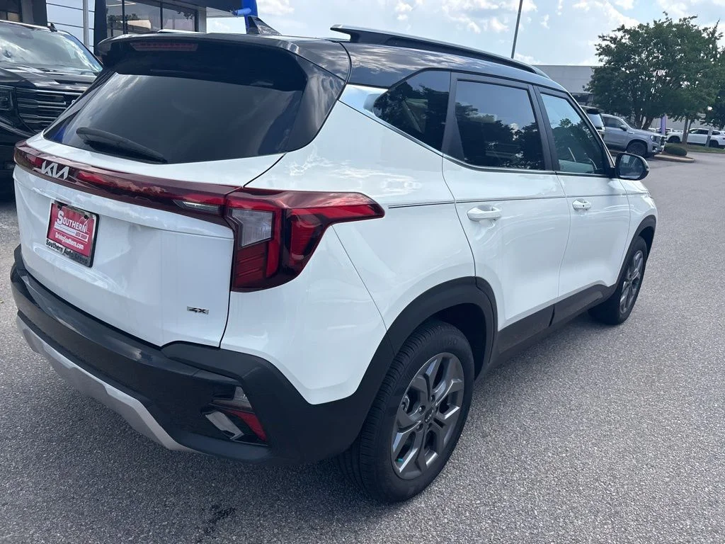 Used 2024 White Kia SX image 12