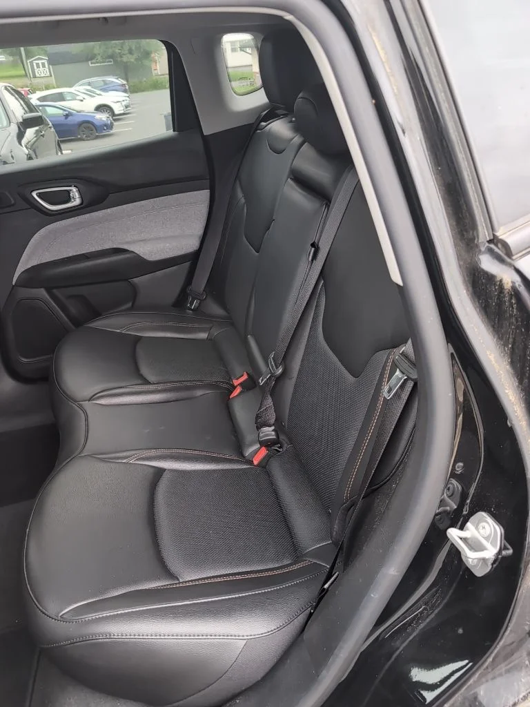 Certified Used 2022 Black Jeep Latitude Lux image 9