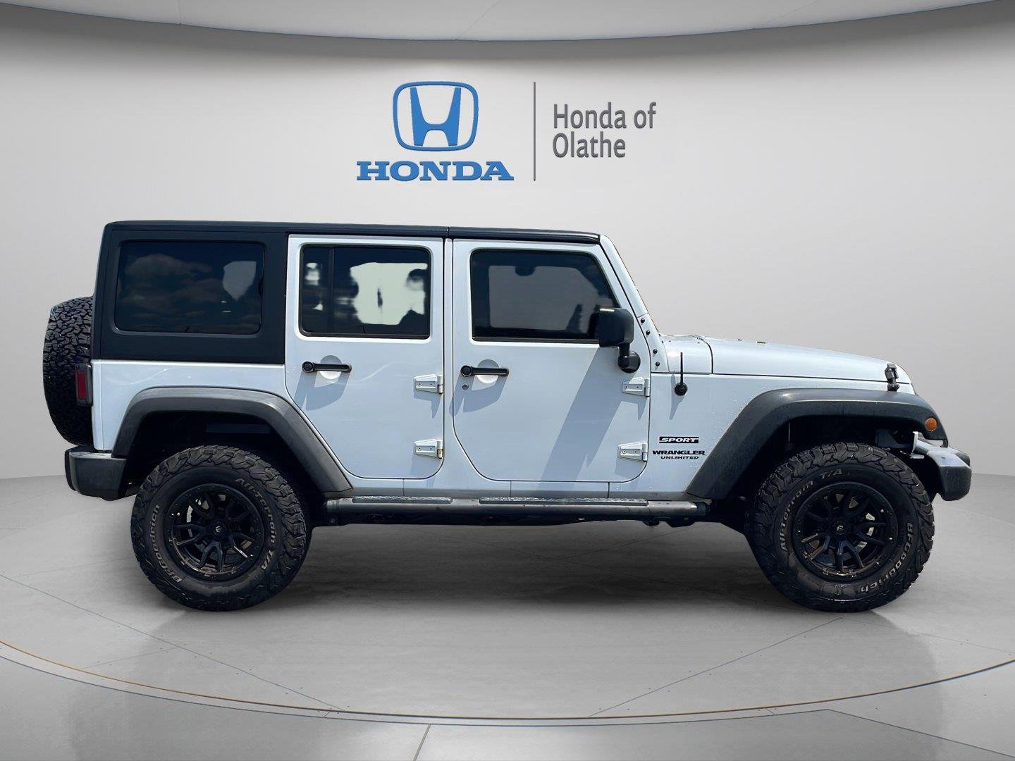 Used 2016 Jeep Wrangler Unlimited Sport S with VIN 1C4BJWDG9GL347352 for sale in Kansas City