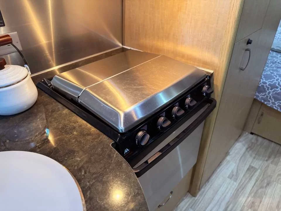Used 2014 SILVER AIRSTREAM  image 19
